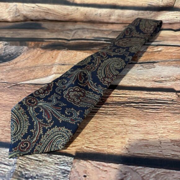 Pure Silk By Wembley Necktie Men's Navy Blue & Red Paisley Tie Executive Classic - Picture 1 of 5